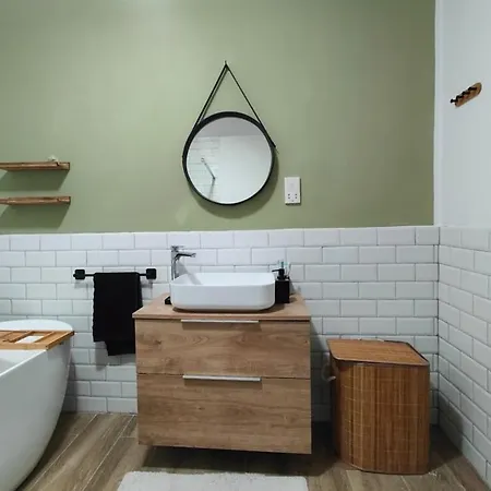 Central, Comfortable & Well Connected *